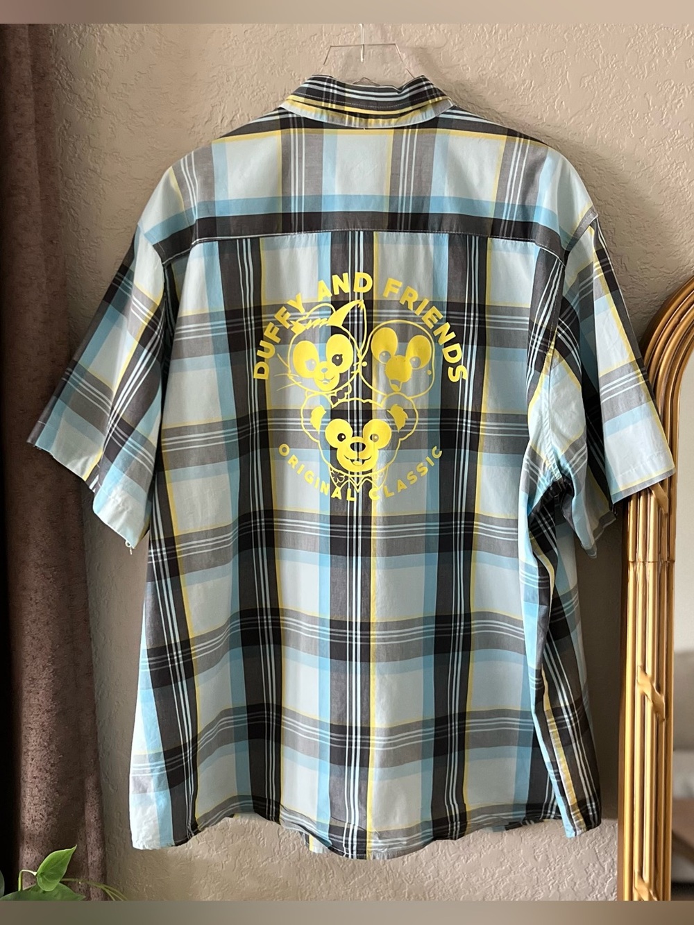 Disney Men’s Aulani Resort Duffy And Friends Plaid Short Sleeve Shirt Men's 3XL